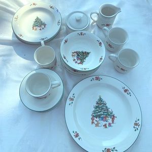 Salem China Company Christmas. 20 pc service for 4